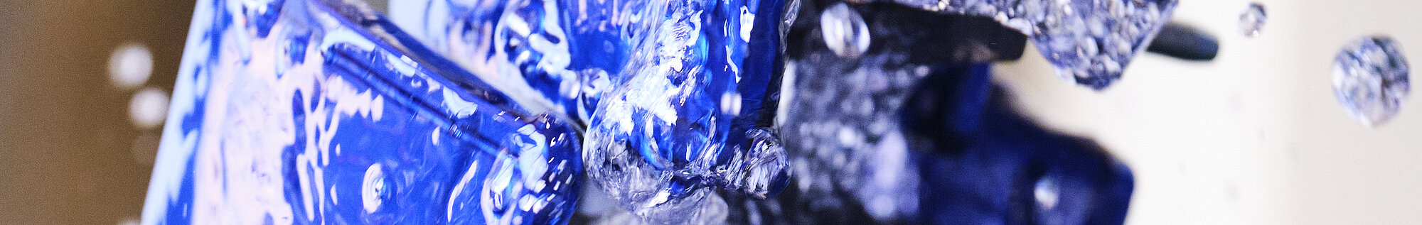 Blau eloxiertes Aluminiumbauteil